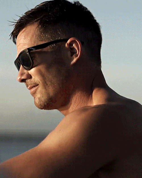 froylanmadden:LUKE MACFARLANE as Aaron Shepard in Bros (2022)