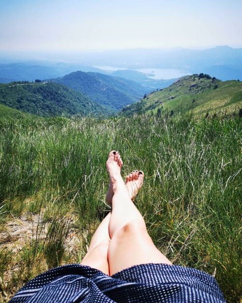 Mountain view.  #Italia #montemottarone #lagod'orta #hippiefeet #barefoot #feet www.instagra