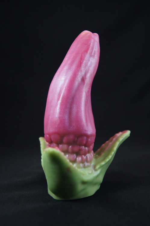 xenocatartifacts:Official photos of our amazing guest design by Cranes, The Spadix! Keep an eye out 