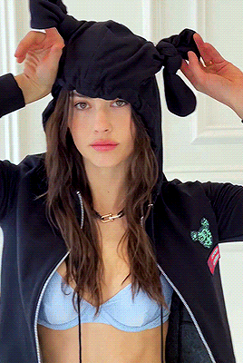 GRACIE ABRAMS HIGHSNOBIETY / MARIE TOMANOVA