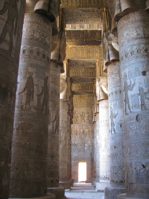 uulemnts:  statues-and-monuments: statues-and-monumentsTemple of Hathor, Dendera,