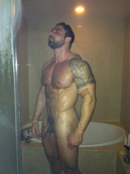 furrybarber:  buffbeefybear:  Xavier  TumbleOn) 