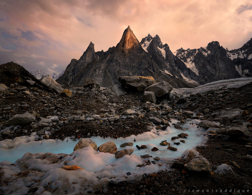 iheartpakistan:  Charakusa Glacier & Fathi Brakk, Karakoram, Pakistan.(Source)