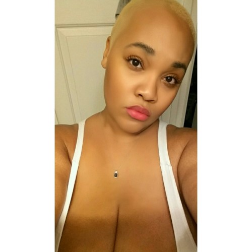 poutyr3dlips:  For your viewing pleasure. 