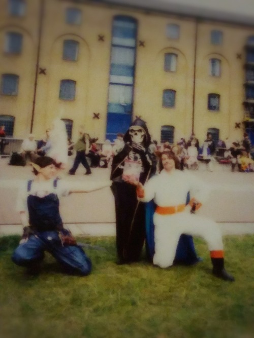 milk-toothed: yogmeet pictures number two! now in super low quality as i can’t scan them til i get h