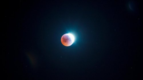 space-pics:  Blood Moon from CA foothills take2 [1920x1080] [OC]http://space-pics.tumblr.com/