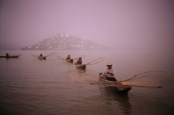 ouilavie: David Alan Harvey. Mexico.  Lake Patzcuaro. Tarascan Indians fishing for daily living with gossamer nets. 