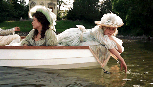 pariztexas:    Letting everyone down would be my greatest unhappiness.   Marie Antoinette (2006) dir. Sofia Coppola 