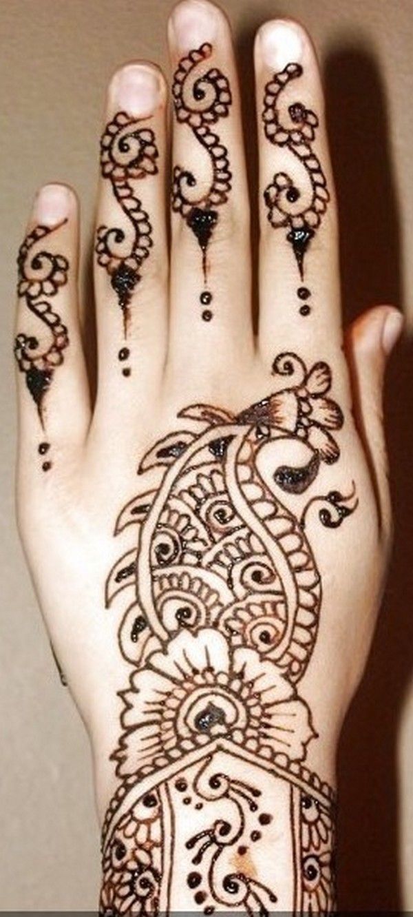 tattooednbeautiful:  Don’t want to have real ink on your skin? Try henna tattoos!