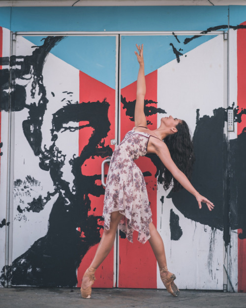 mymodernmet:Dynamic Photos of Ballet Dancers in Motion on the Streets of Puerto Rico