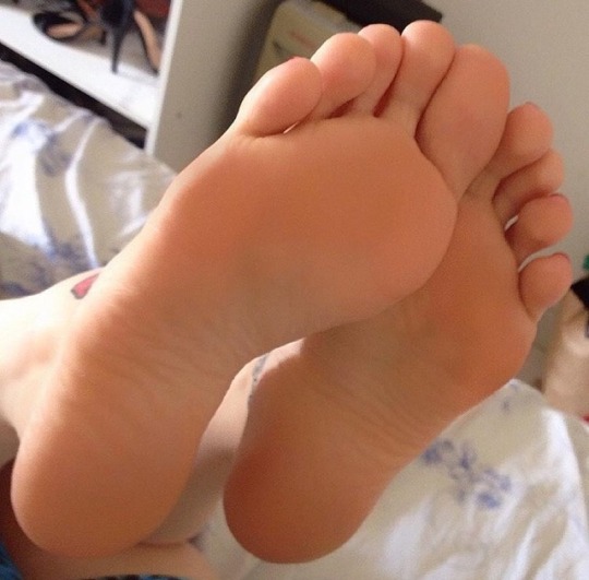 dlovesfeet:  