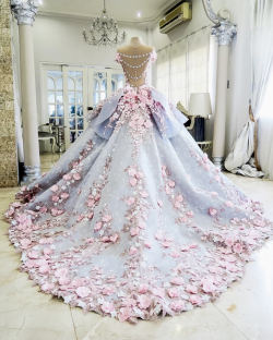 tullediaries: Princess Wedding Dresses: Mak Tumang There’s absolutely nothing like a fluffy ball gown to make a bride look like a princess! Chic embroidery, voluminous gowns, and timeless silhouettes are some of the characteristics found in these dreamy