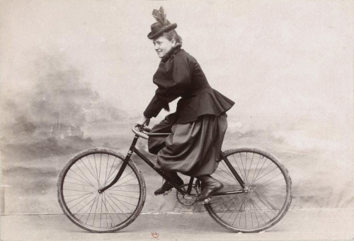 decimonono:1897-1898. Collection Jules Beau. Photographie sportive. Cyclisme.(vía Bibliothèque natio