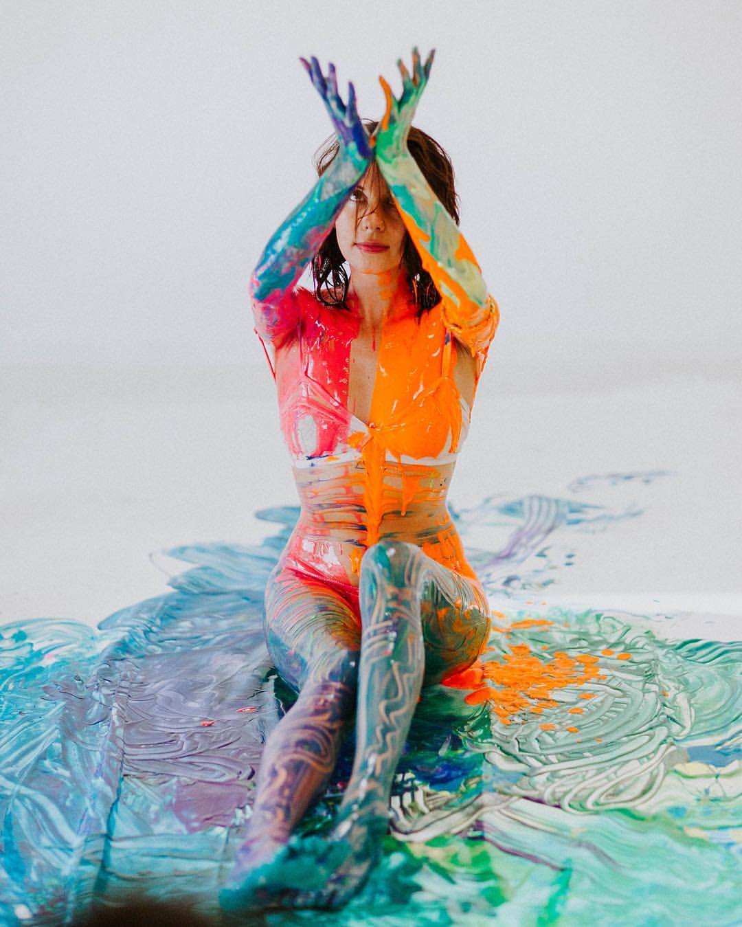 charmaineolivia:  Dripping paint on me 