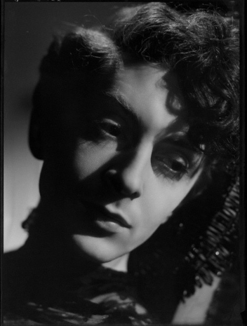 jisaacs1962: Quentin Crisp by Angus McBean, 1940/1941. Quentin Crisp became a gay icon in the 1970s 