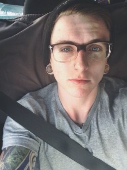 hektikk:  h3ights:  I can’t rejoin tumblr and not post a selfie tho.  Go follow this cool dudeFellow Aussie, and his band’s tight 👌  Oh my gawd!