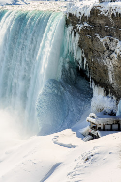 r2&ndash;d2: journey to the falls