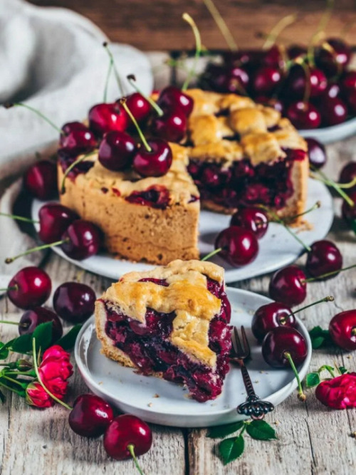 chronic-mastication-too:Easy Vegan Cherry PieMay 26 National Cherry Dessert Day