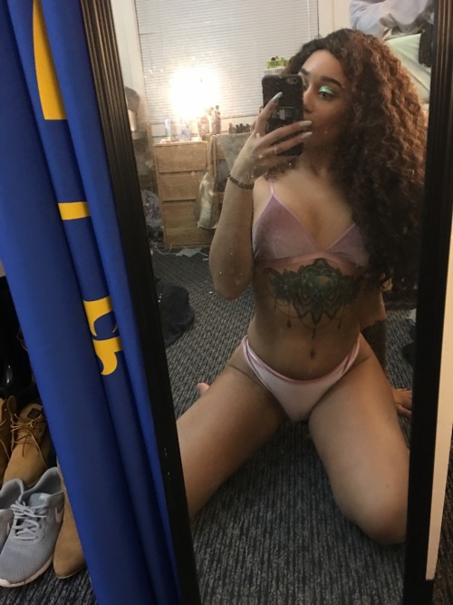 piercednipples:  bitchyminaj:I’ve gained nine pounds; trying to be okay with it. Also just wanna be there for @piercednipples. Well, thank you! Please try and stop fretting about nine pounds or whatever is, because you look absolutely amazing. 