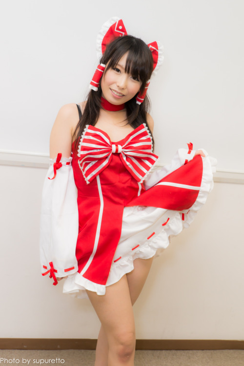 cosplaygirl:  「有村千佳」さん(東方Project 霊夢)【Twitter:chika_arimura】 | Flickr - Photo Sharing!