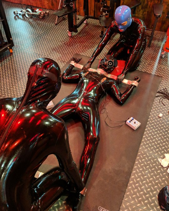 rubberforfun: Don’t move ❎ 