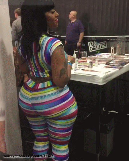 myflavorgirls:All Eyes On Me