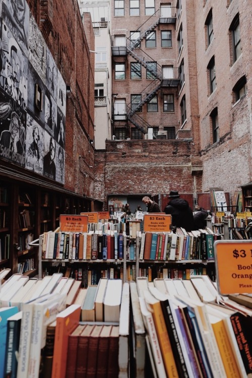 Brattle Book Shop in Boston, MA bookstagram | facebook | twitter | blog |