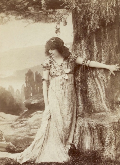 Izeÿl, au Théâtre de la Renaissance.1894. Un drame d’Eugène Morand et Armand Silvestre.Paris.Sarah B