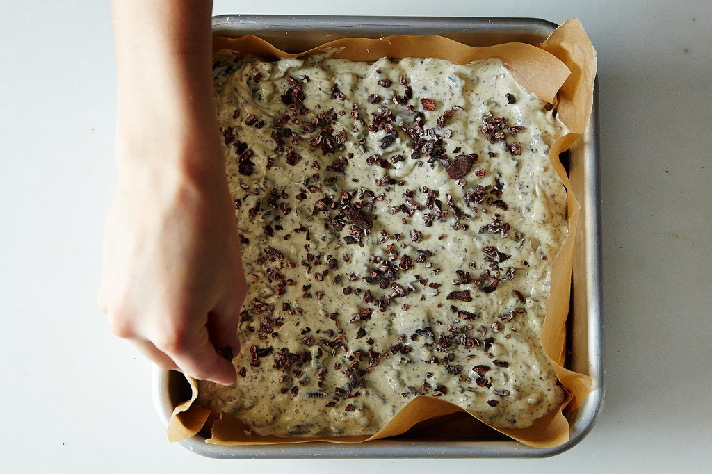 foodffs:  How to Make Cookies and Cream Bars at Home  Really nice recipes. Every