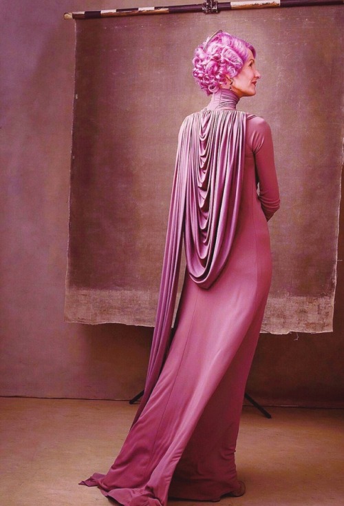 retro-sundae:Laura Dern as Vice Admiral Amilyn Holdo photographed by Annie Leibovitz for Vanity Fair