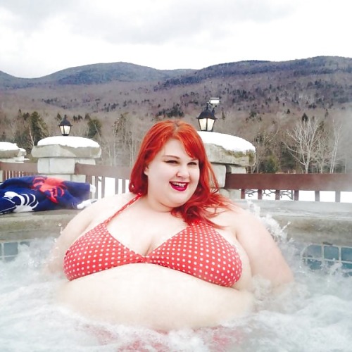 fatssbbwbelliesfan: Wanna fuck a horny hot fatty? - CLICK HERE!