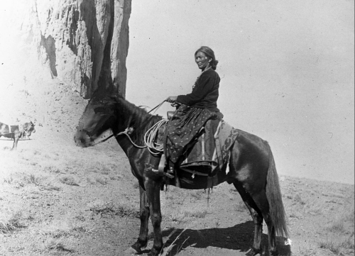 thebigkelu:Navajo Indian woman at Shiprock