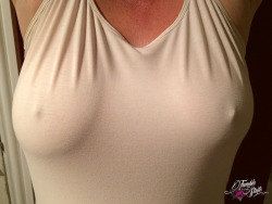 bralessbilliam:  She should only be allowed to wear shirts like this. 