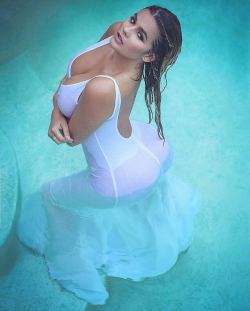 babes-in-dress:  Anastasia Kvitko in the