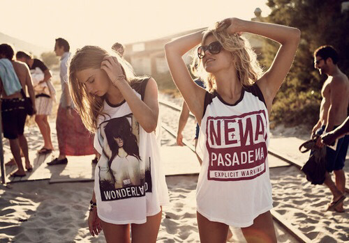 fotosfornovelas:  -Mejores amiga-Rubia & Castaña