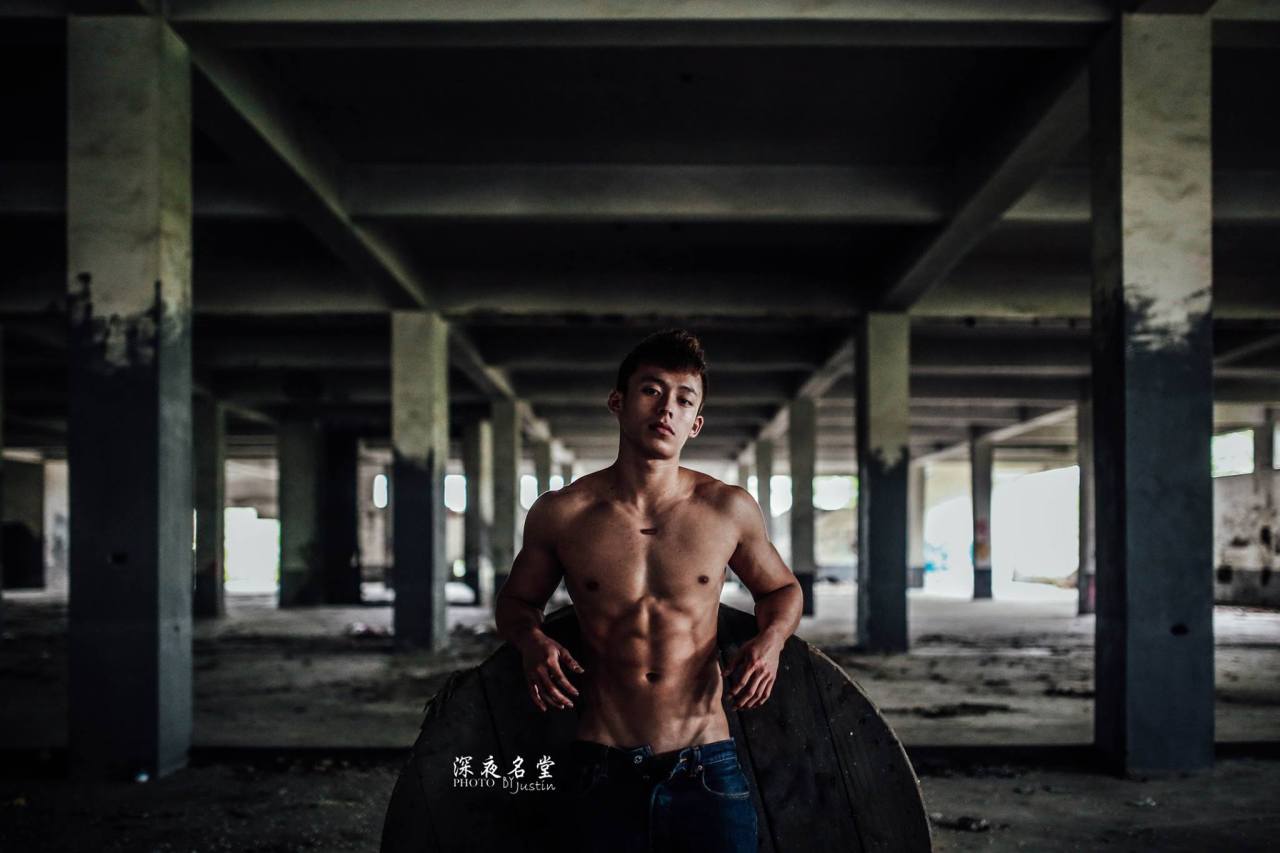 hunkxtwink:  Photos by Justin HsiehHunkxtwink - More in my archive