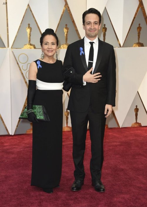geekgirlandtheorderofthefandoms:Lin-Manuel Miranda and Dev Patel taking their mothers to the Red Car