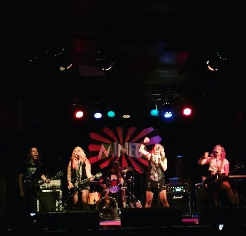 <p>My babes @theantiqueens +1 slaying Lee’s! #Toronto #livenusic (at Lee’s Palace)</p>