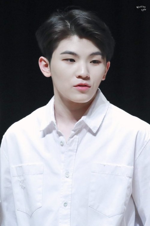 wooziupdates:©️woozi log | 180529 The Saem Fansign