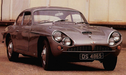 Jensen C-V8, 1962. Designed by Eric Neale, 500 C-V8s were made in 3 series between 1962 and 1966 ini