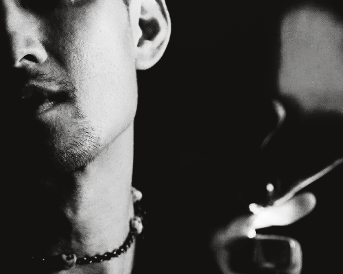 amorverus:  your fave is a walking sin — Magnus Bane (1 / ∞)