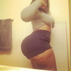 bigbuttsthickhipsnthighs:  Thicker than a
