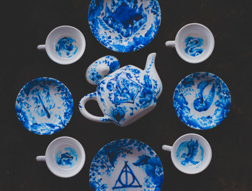 alexeivolkoffs: monstersinmybathtub: Decorative Harry Potter Tea Set || Petite || Hand Painted Avail