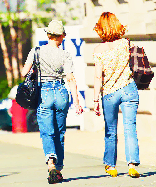 scarlett-johansen:   Scarlett Johansson - Central Park (16/09/15).    