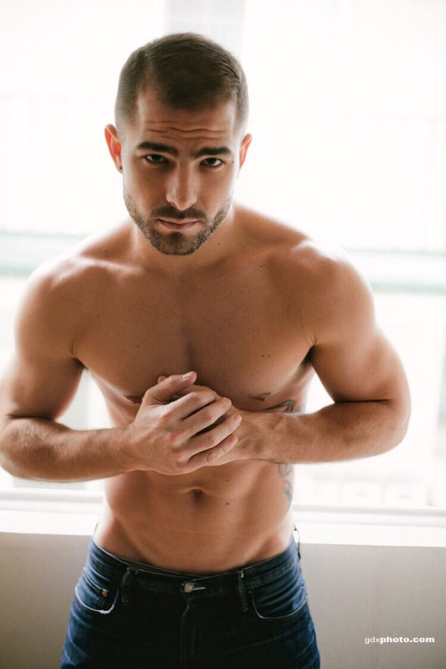 furrypty:  http://furrypty.tumblr.com/ – a blog to indulge your senses with the beauty of male shapes.