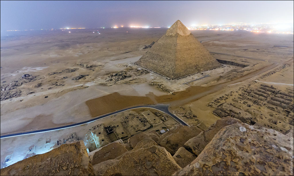 ianbrooks:  Riding the Pyramid Climbing up the Great Pyramids of Giza is punishable