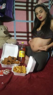 stuffed-bellies-always:Curvy Queen - 2 Fried Chickens and 2 Litres of Soda