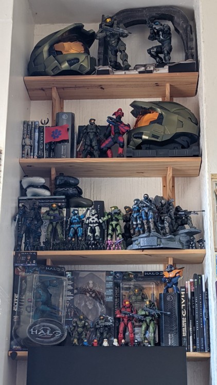 My Halo shelves are finally *all* Halo, after having Bioshock in the top corner for far too long. An