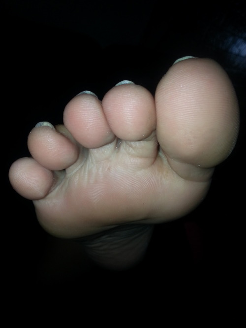 chrisfootfeind:  I have a foot fetish and I’m  proud 