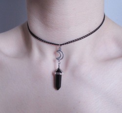 ofstarsandwine:  black crystal choker